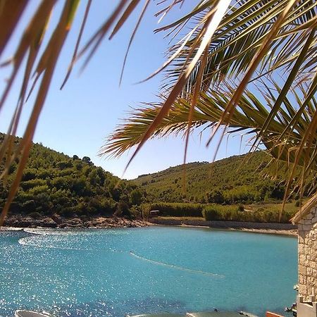 Tourist Resort Milna Vis Zewnętrze zdjęcie